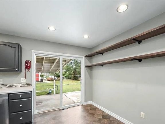 3rd image of 2147 Yellowstone Ave