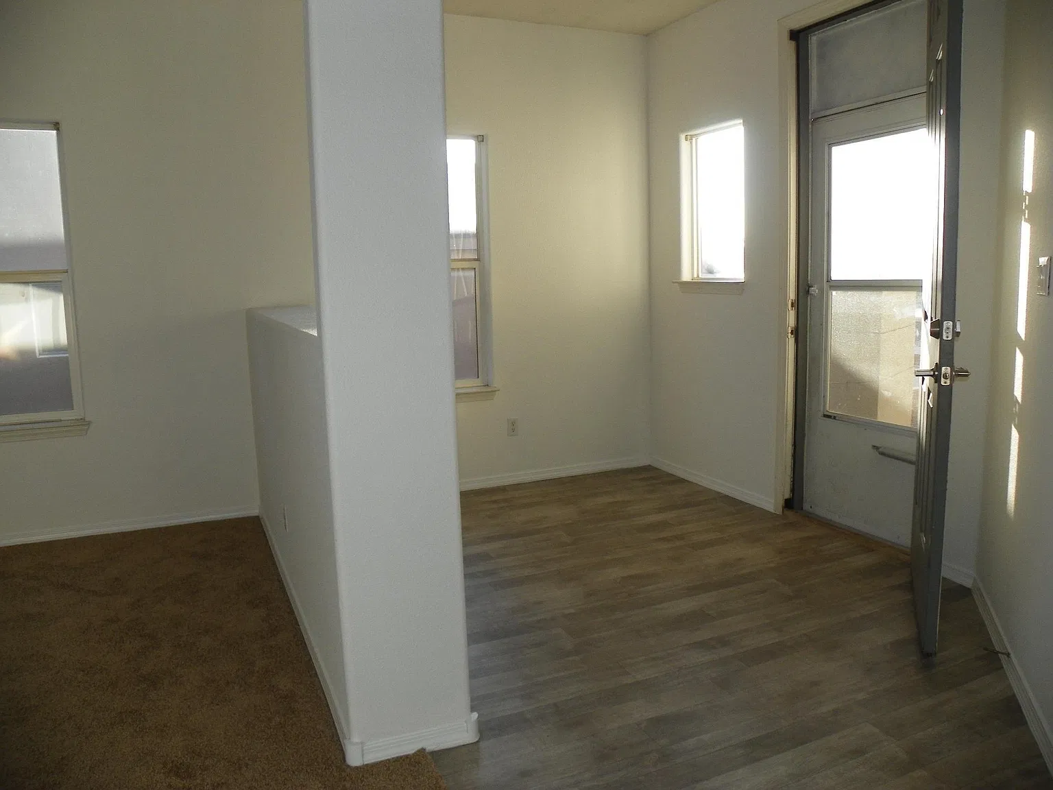 3 bed, 2.0 bath, 2200 sqft, $2,100 — Photo 2