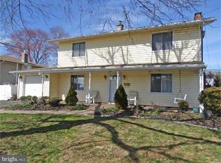 27 Tweed Rd, Levittown, PA 19056