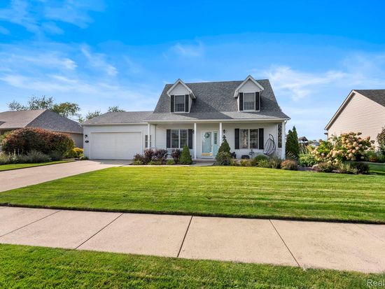 2891 W Country Ln, Monroe, MI 48162
