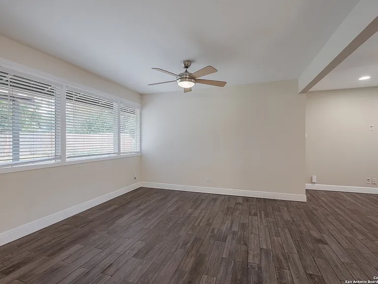 734 Susie Ct — Photo 7