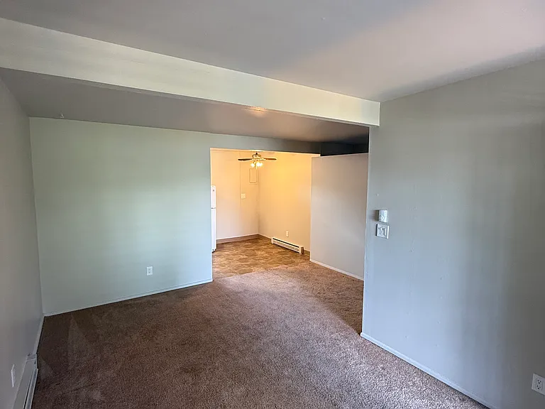 Hall Court Apartments — Photo 12
