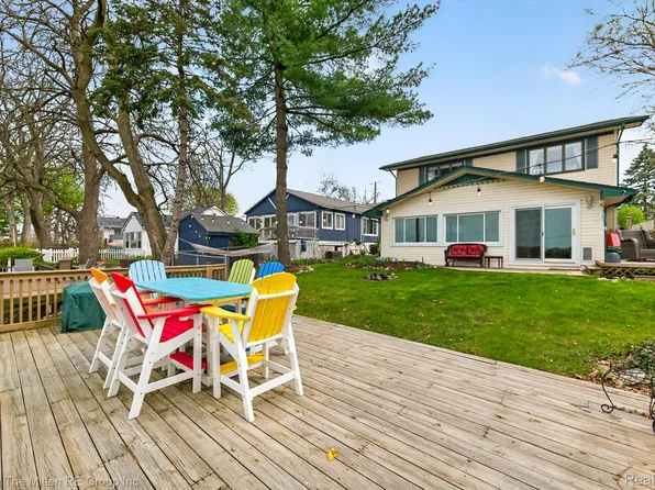 48470 Ormond Dr, Van Buren Township, MI 48111