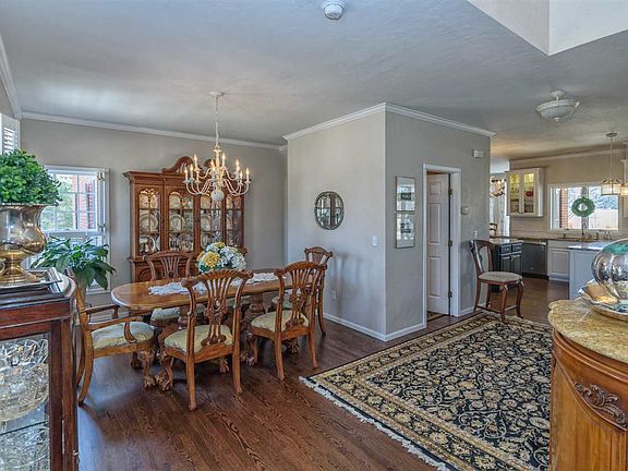3rd image of 3009 Cabrillo Dr