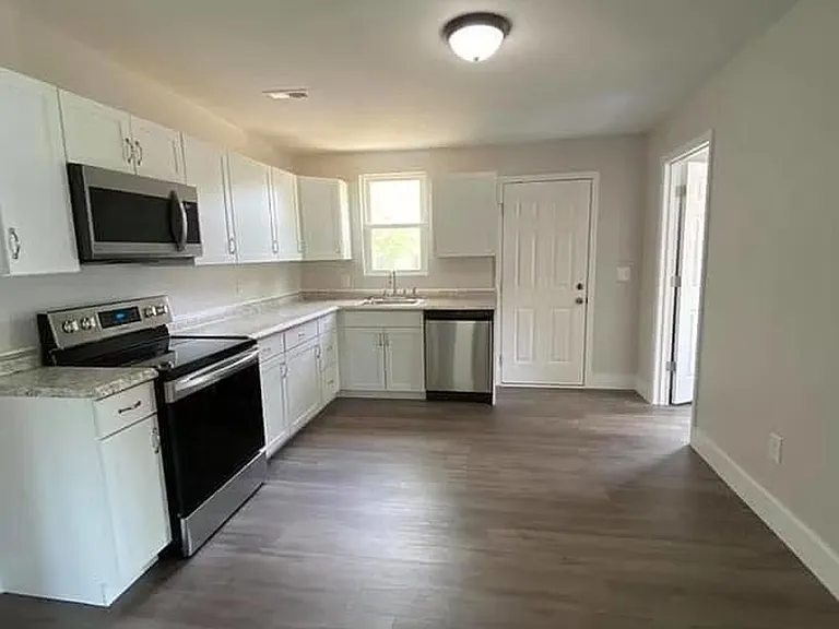 1630 Spruce St — Photo 3