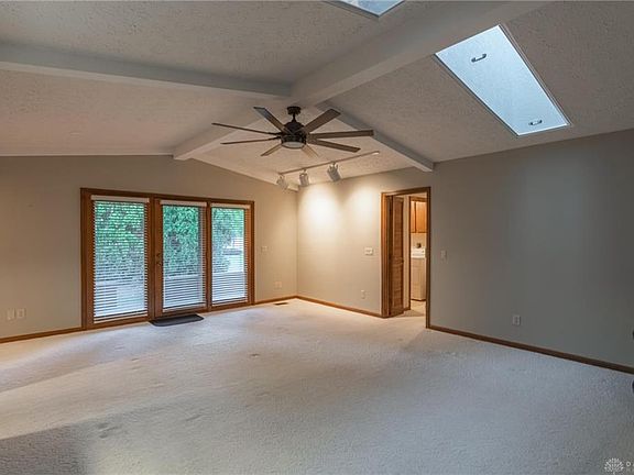 3rd image of 680 Pine Needles Dr #122