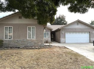562 Puffin Ln, Lemoore, CA 93245