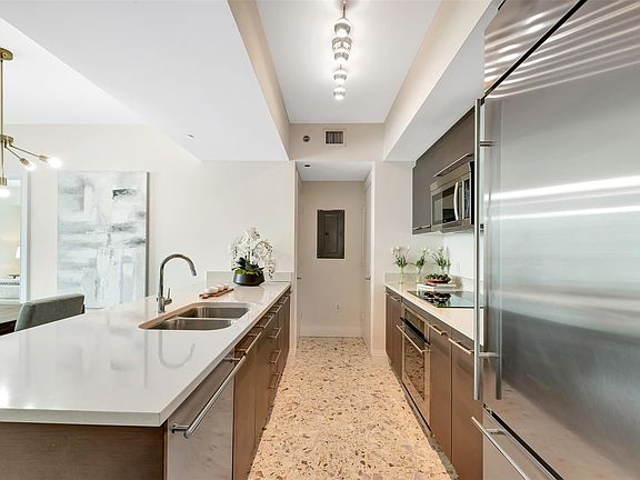 4th image of 500 Brickell Avenue #3705