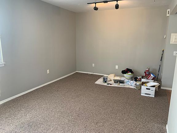 5th image of 11 Revere Ln
