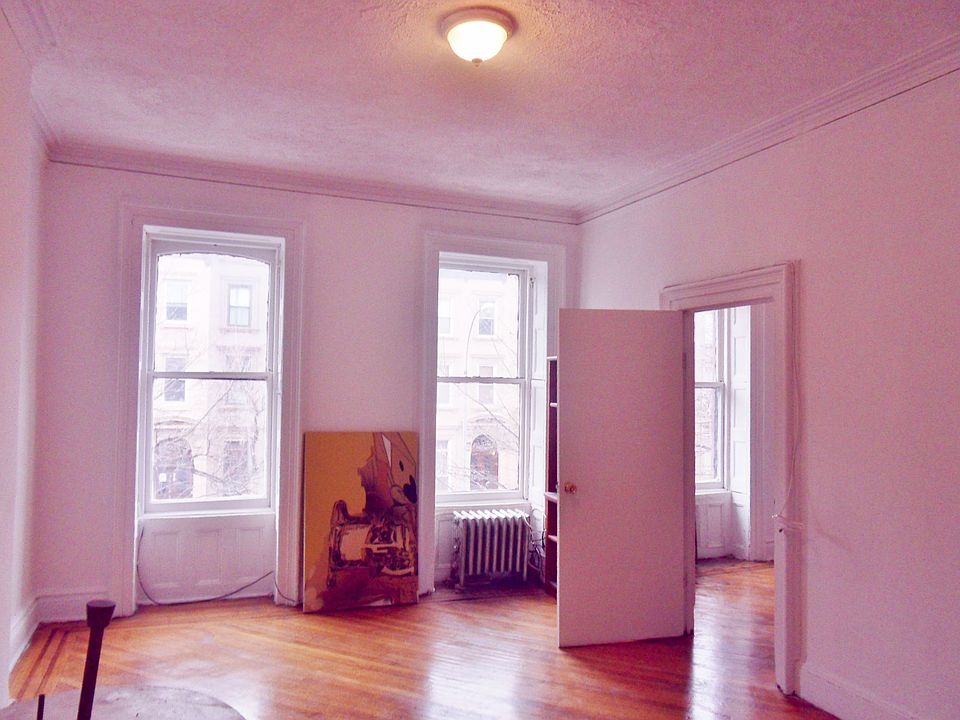 1st image of 125 Saint James Pl APT 3A
