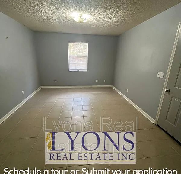1100 S Gordon Ave #A — Photo 2