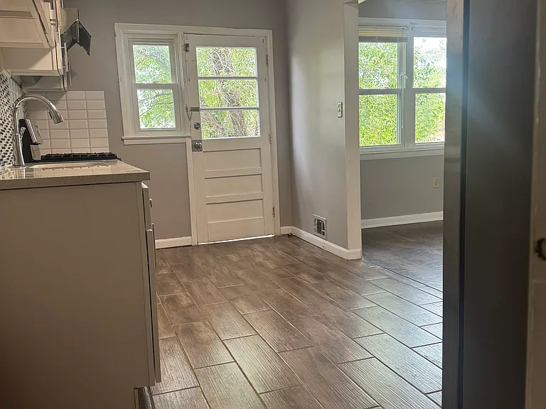 2126 Pitney Rd — Photo 5