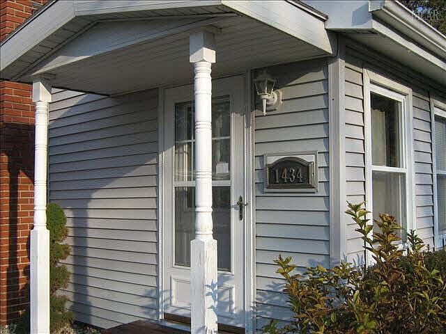 1st image of 1434 Larchmont St
