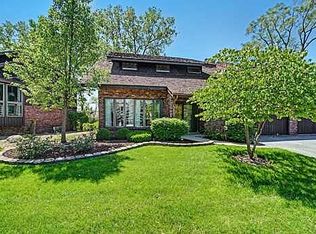 2 Lucas Dr, Palos Hills, IL