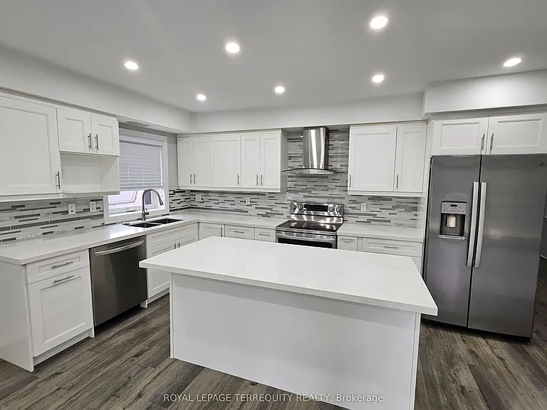 3392 Lake Shore Blvd W — Photo 5