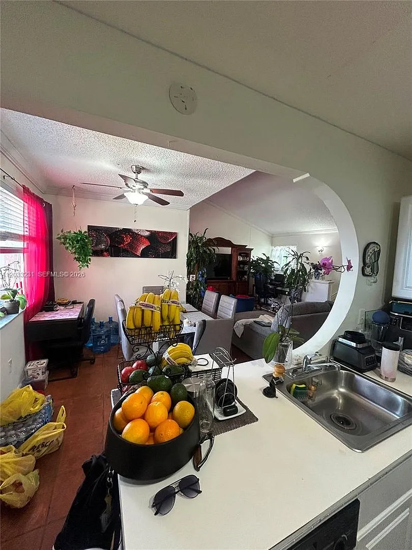 10284 NW 9th St Circle 204, Miami, FL 33172 — Photo 1