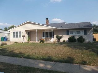 26 Sugarmaple Ln, Levittown, PA 19055