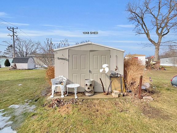 3rd image of 21932 Letour St