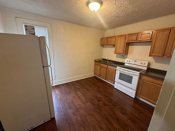 5th image of 110 W Poplar St #110