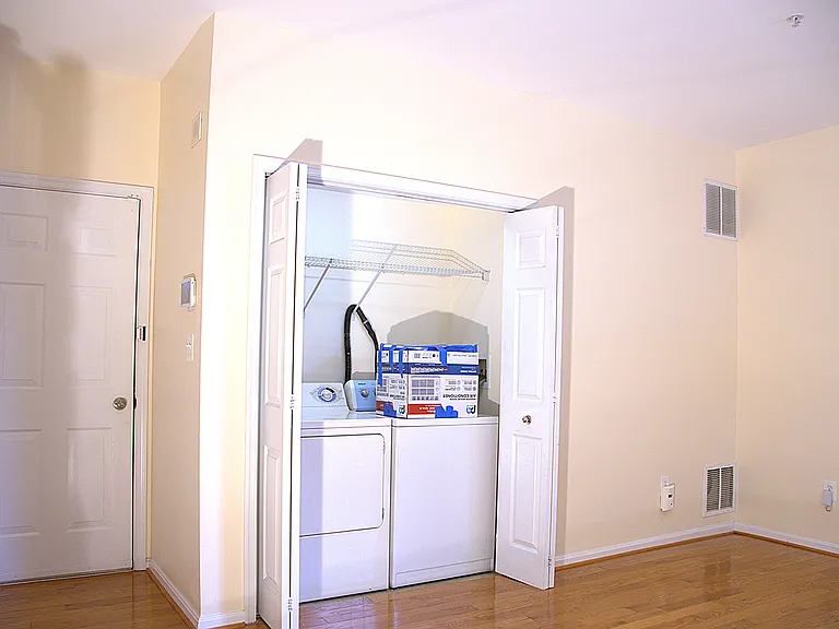 855 E Lombard St — Photo 12