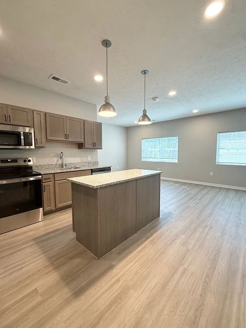 3513 Howard Street — Photo 2