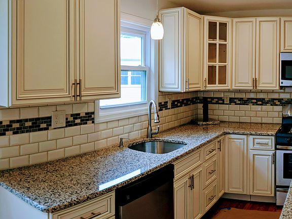 5th image of 12 Brisbane Ct