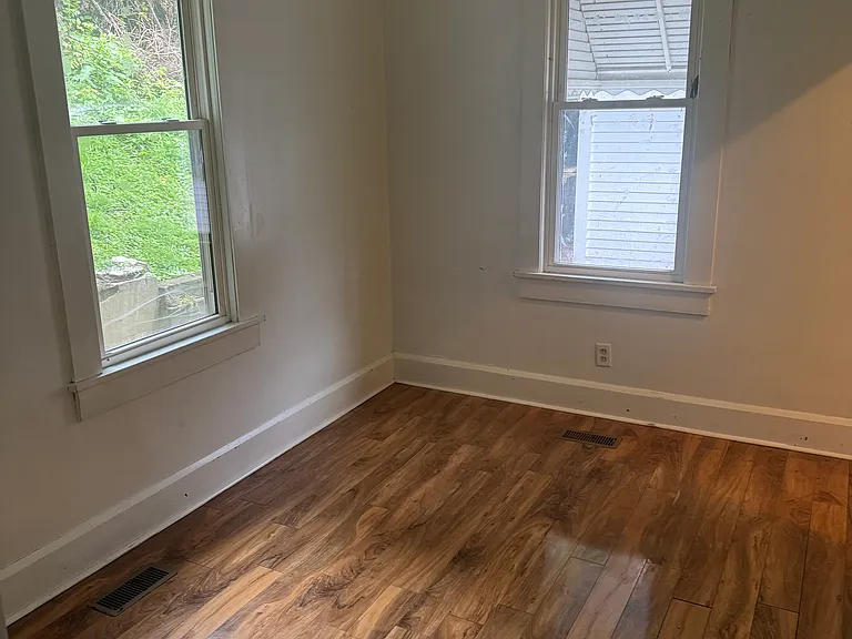 1027 Bryant St — Photo 5