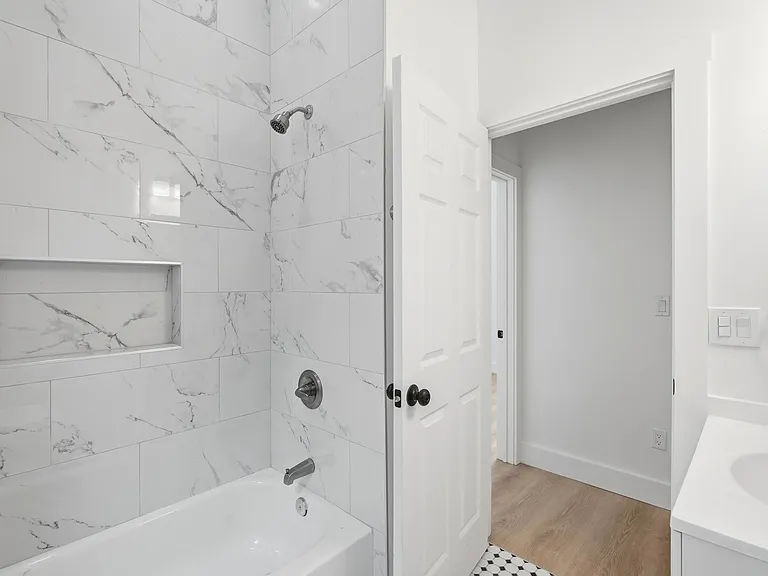 1237 Manss Ave #C — Photo 12