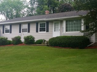 1149 E Lake Rd, Mineral Point, WI 53565