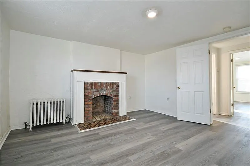 4 bed, 2340 sqft, $1,800 — Photo 4