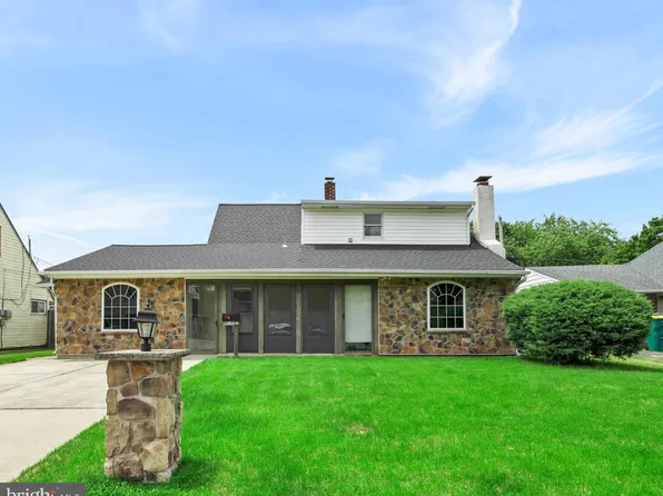 51 Nickelhill Ln, Levittown, PA 19054