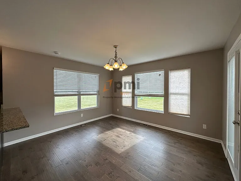 1864 Westridge Dr — Photo 9