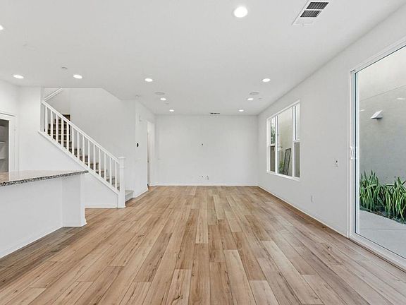 5th image of 2711 Jujube St