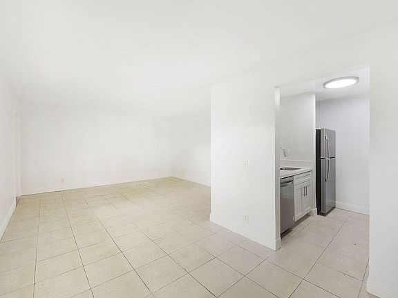 4th image of 504 Meadows Circle #504