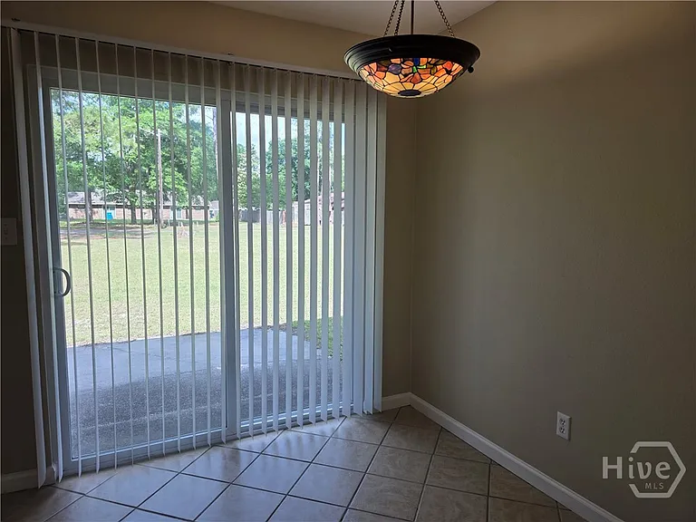 407 Savannah Ave — Photo 9