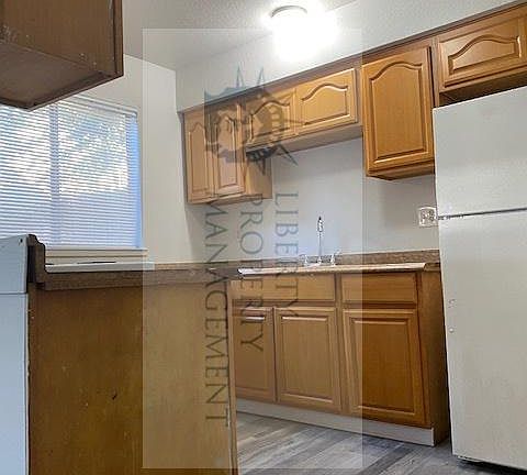 5th image of 9415 Fox Creek Dr