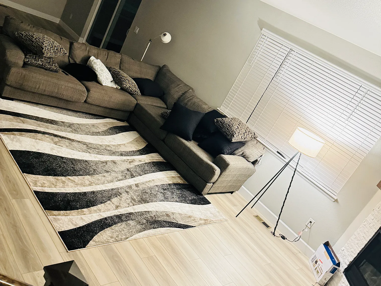 4 bed, 3977 sqft, $1,100 — Photo 4