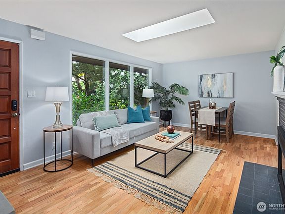 4th image of 16044 33rd Avenue NE