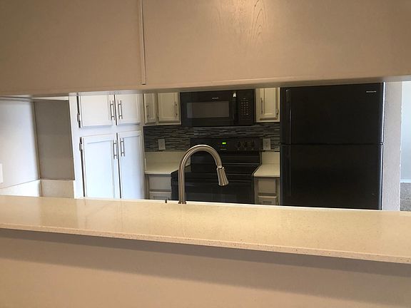 3rd image of 1105 Amherst Dr #2012