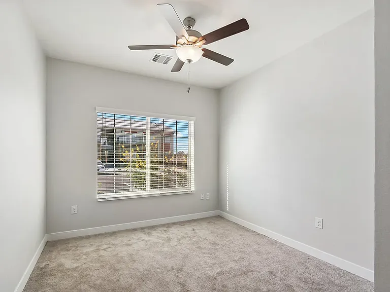 Sunland Flats — Photo 9