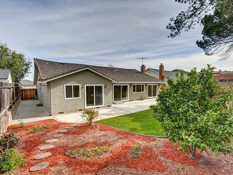 207 Valencia Dr — Photo 35
