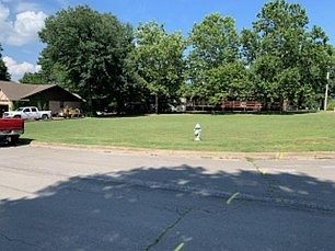 5th image of 1005 S 12th Pl #9