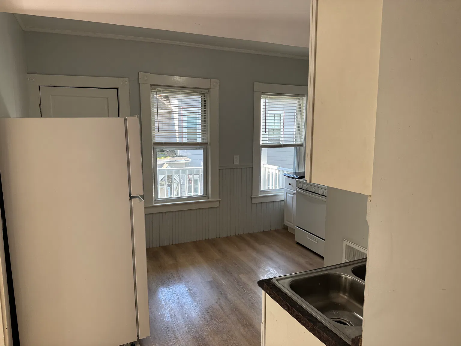 3 bed, 1100 sqft, $2,400 — Photo 3