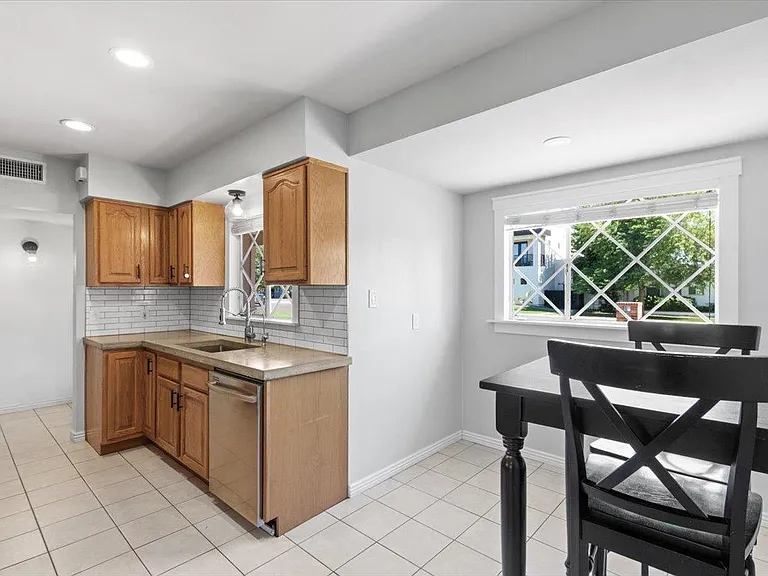 4320 E Clarendon Ave — Photo 12