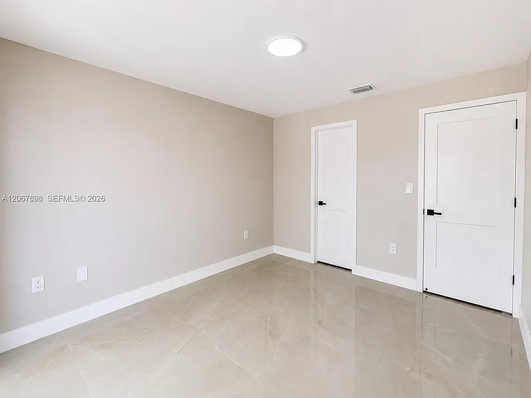 14124 Kendale Lakes Cir #14124 — Photo 33