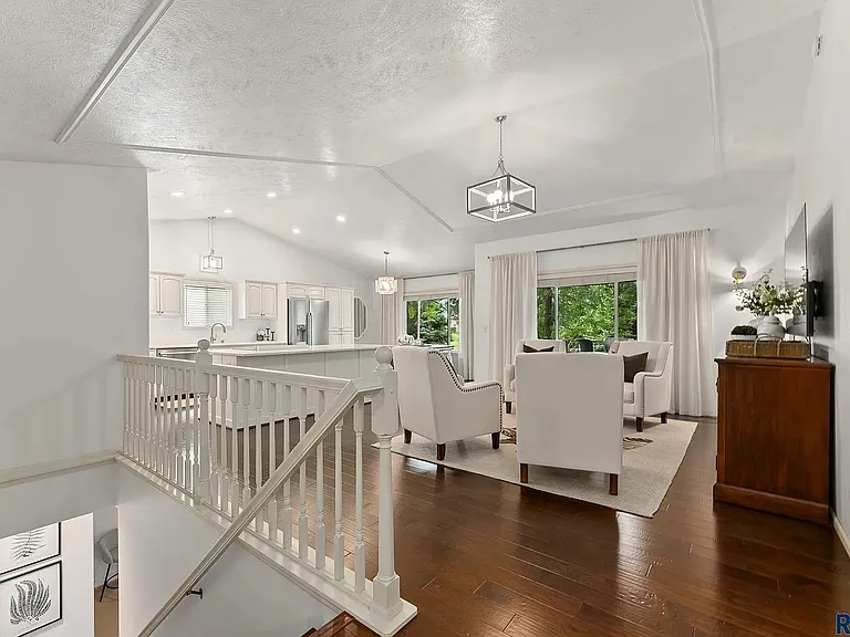 6107 S Avalon Ave — Photo 2
