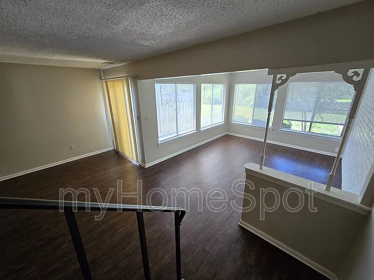 4828 Huron Dr — Photo 4