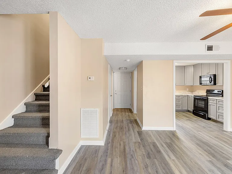 Cooper's Landing Apartments — Photo 6