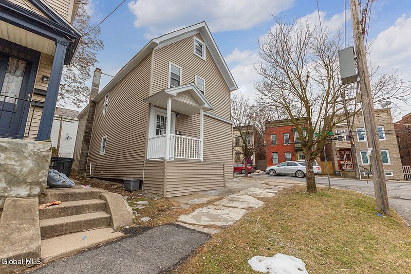 3rd image of 11 Jackson Place