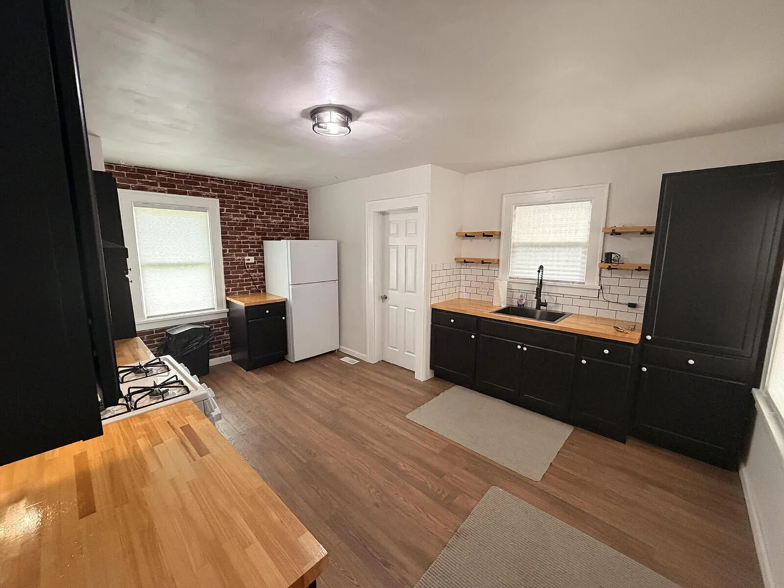 4 Bedroom Home with Appliances and 2 Off-Street Parking Spaces in Cleveland — Photo 3